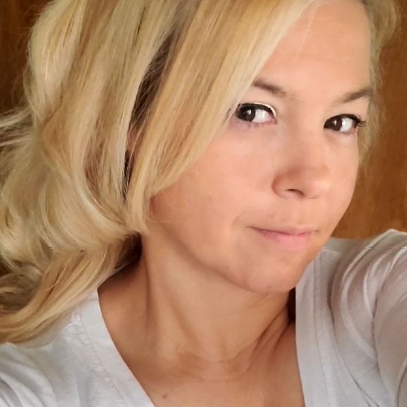 Meet your Posher, Anastasia - Picture 2 of 4